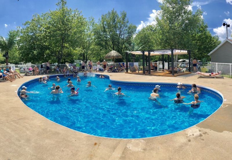 Espace adultes piscine et spa.